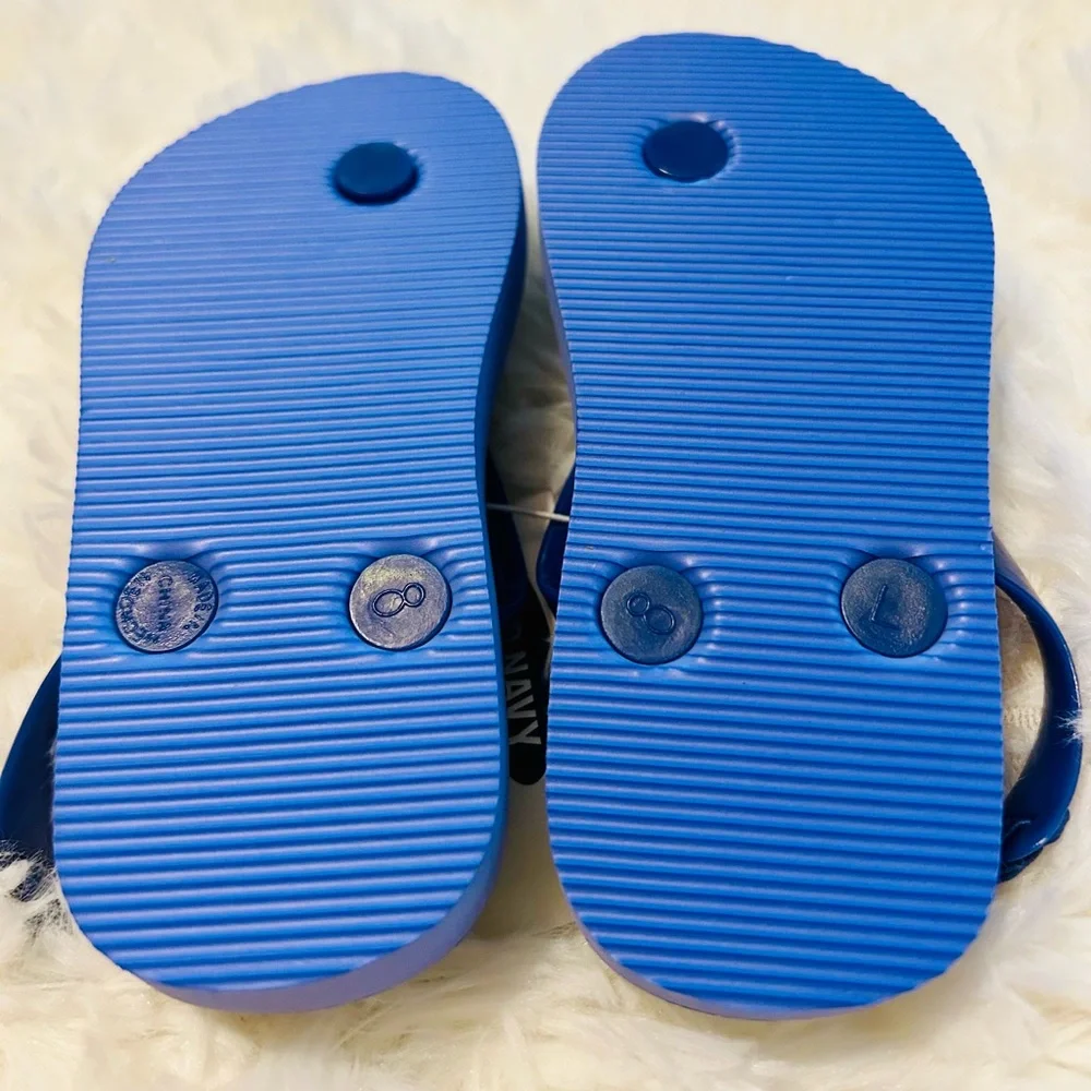 New Toddler Old Navy Flip Flops Sandals. Size 8 Blue and floral - Picture 2 of 4